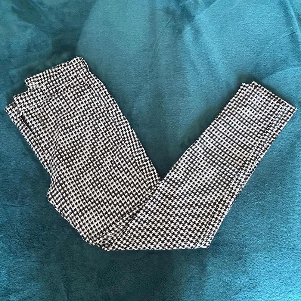 Old Navy Black and White Houndstooth Pixie Pants